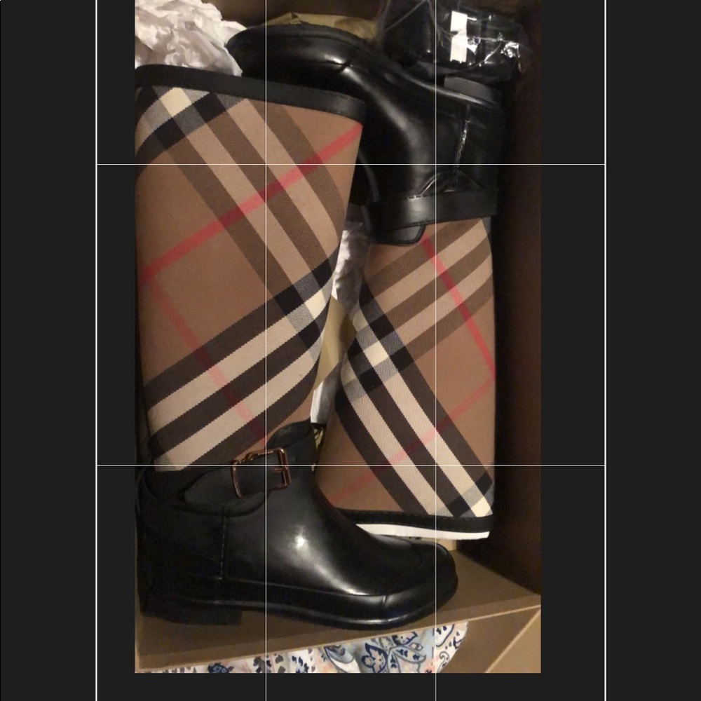 Used 1x Burberry boots